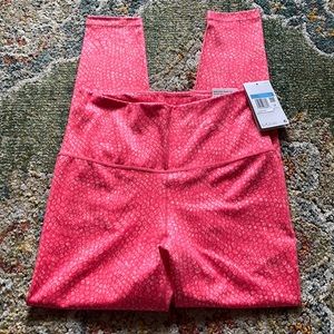 NIKE ONE WOMENS 7/8 LEGGINGS IN SZ MED…NWT…SO CUTE!!!